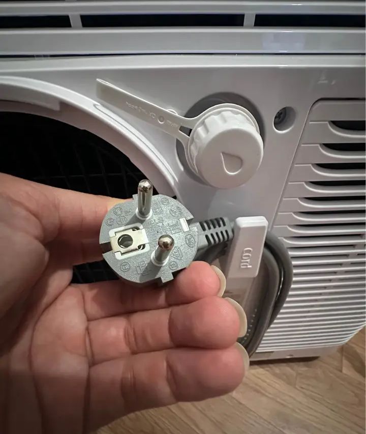  Mobile Klimageräte der Marke Electrolux mit einer Leistung von 12'000 BTU.  